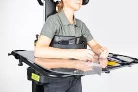Mesa acoplada al Innowalk para actividades mientras se está de pie
